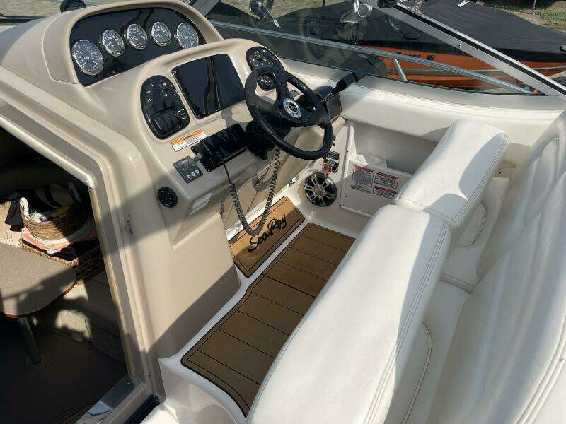30ft Sea Ray Yacht For Sale