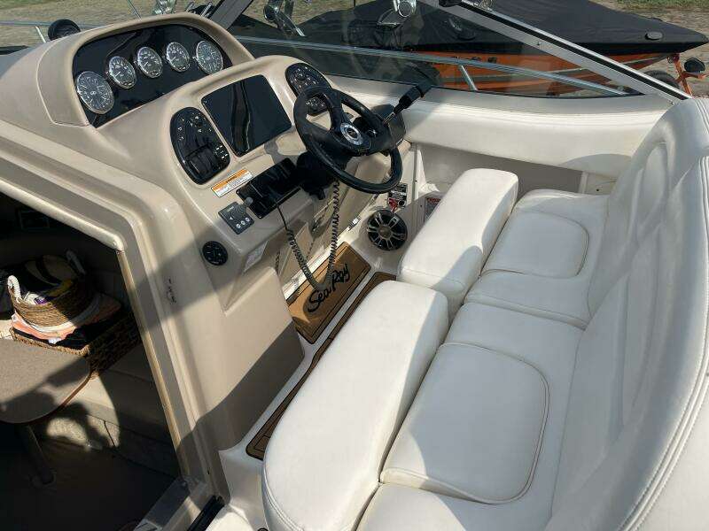 30ft Sea Ray Yacht For Sale