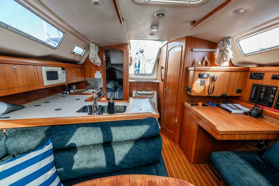 Pharma Sea 36ft Hunter Yacht For Sale