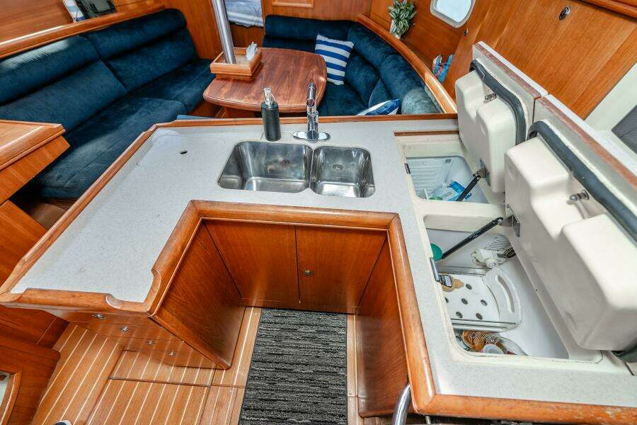 Pharma Sea 36ft Hunter Yacht For Sale