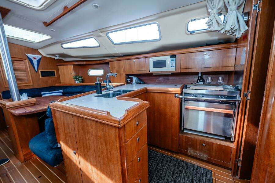 Pharma Sea 36ft Hunter Yacht For Sale