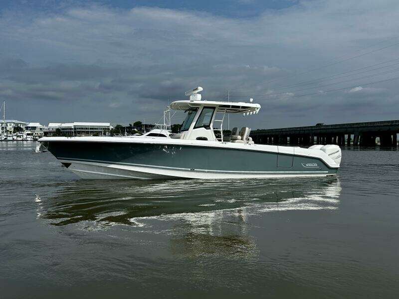 BOTTOMS UP 33ft Boston Whaler Yacht For Sale