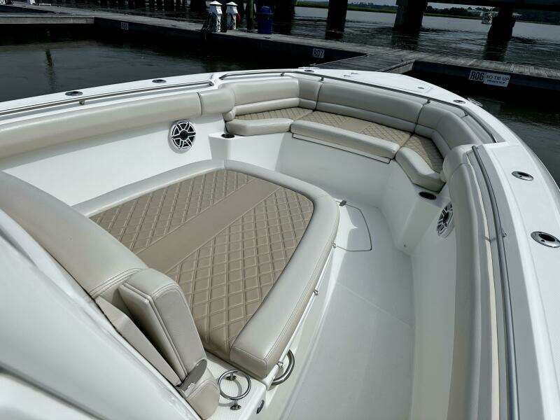 BOTTOMS UP 33ft Boston Whaler Yacht For Sale