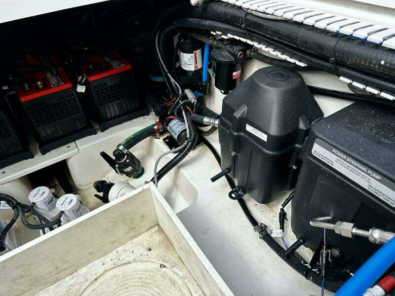 BOTTOMS UP 33ft Boston Whaler Yacht For Sale