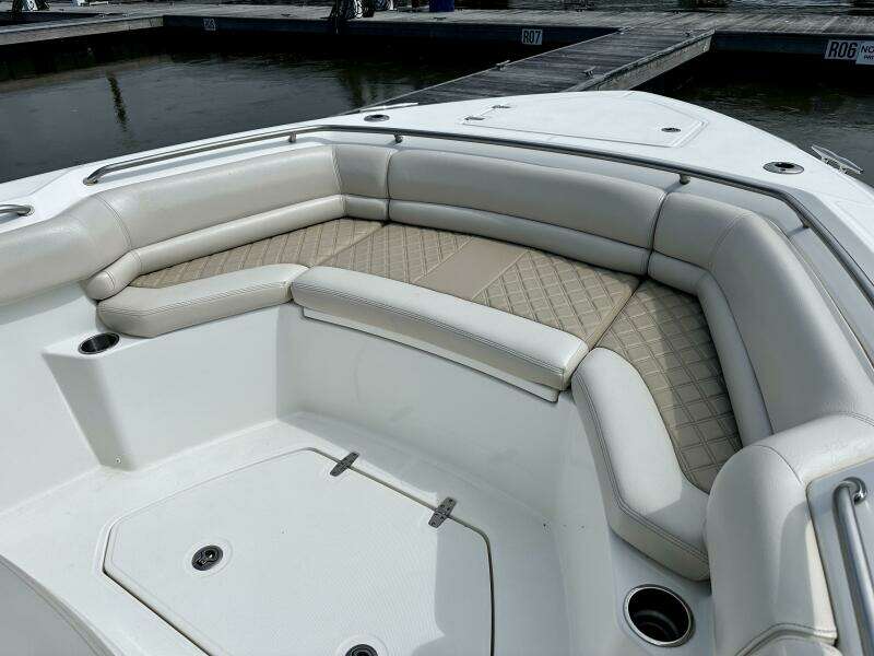 BOTTOMS UP 33ft Boston Whaler Yacht For Sale
