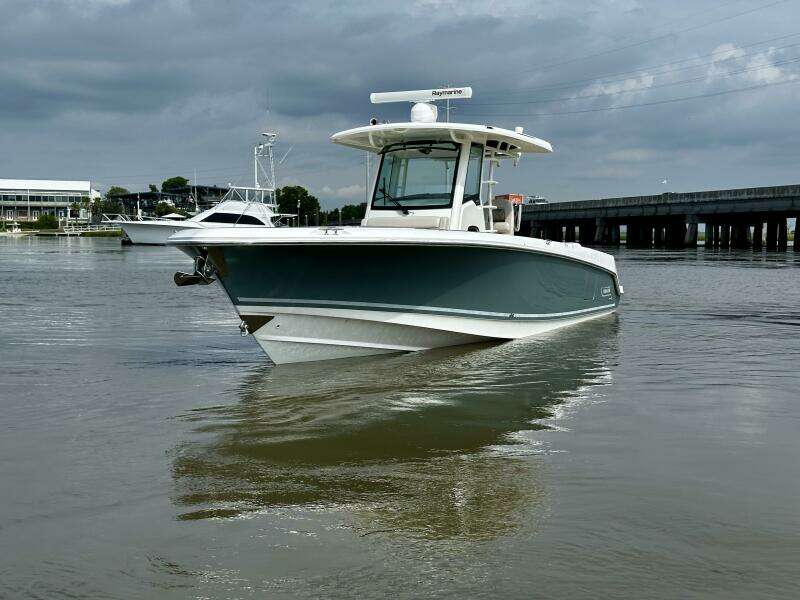 BOTTOMS UP 33ft Boston Whaler Yacht For Sale