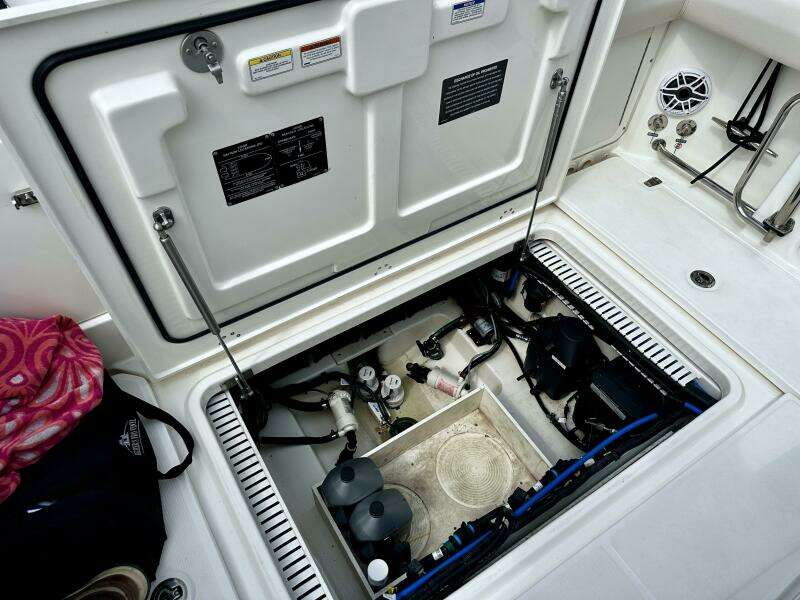 BOTTOMS UP 33ft Boston Whaler Yacht For Sale