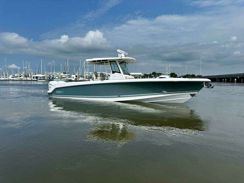 BOTTOMS UP 33ft Boston Whaler Yacht For Sale