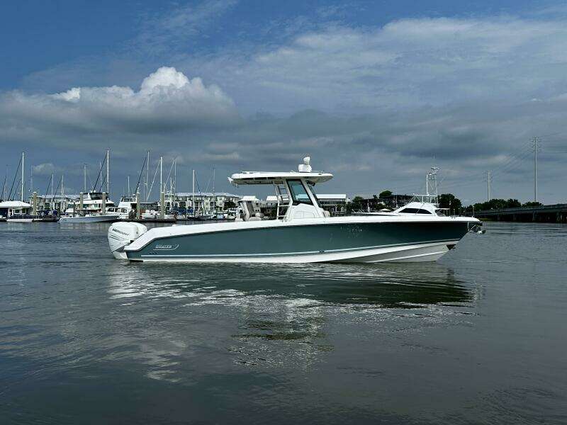 BOTTOMS UP 33ft Boston Whaler Yacht For Sale