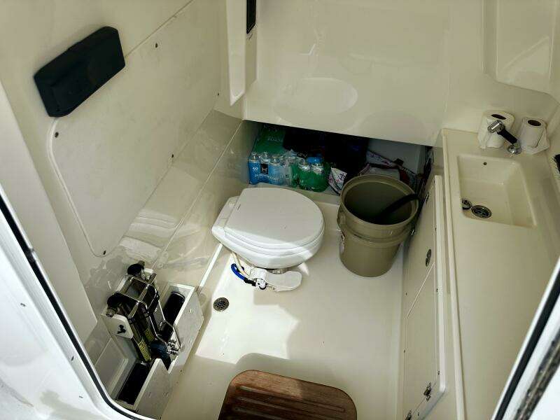 BOTTOMS UP 33ft Boston Whaler Yacht For Sale