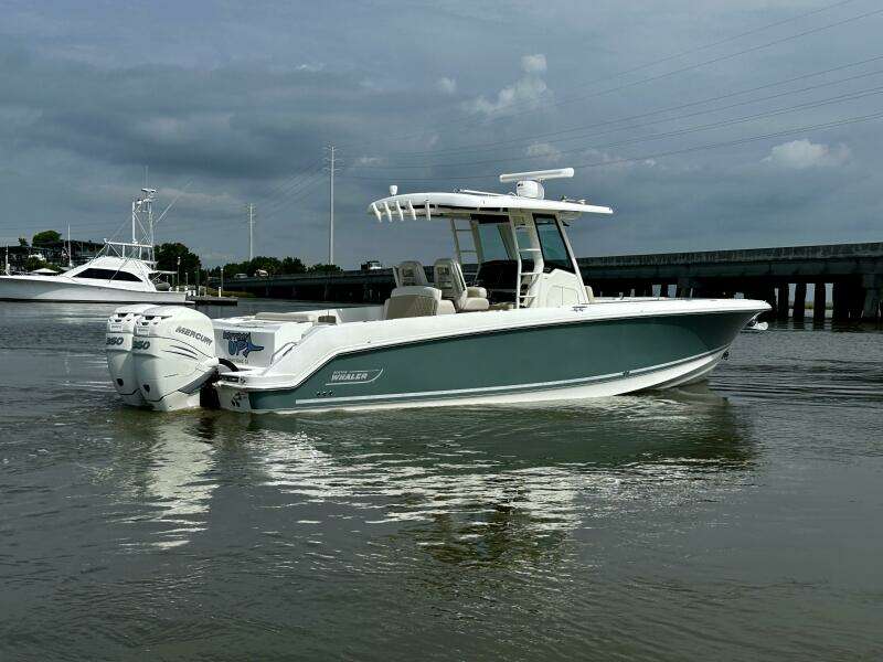 BOTTOMS UP 33ft Boston Whaler Yacht For Sale