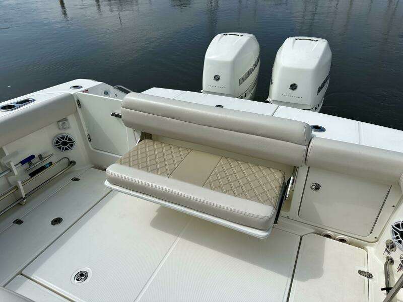 BOTTOMS UP 33ft Boston Whaler Yacht For Sale