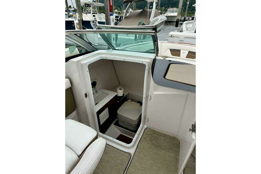 Special Delivery 27ft Four Winns Yacht For Sale