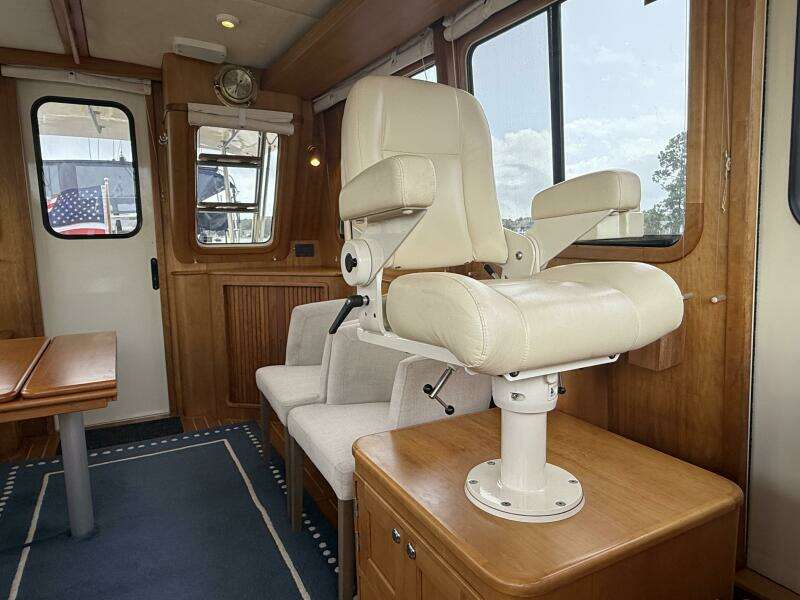 Helm Companion Seat