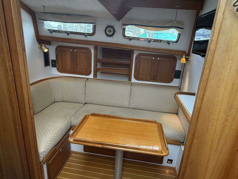 Dinette Converts to Double Berth