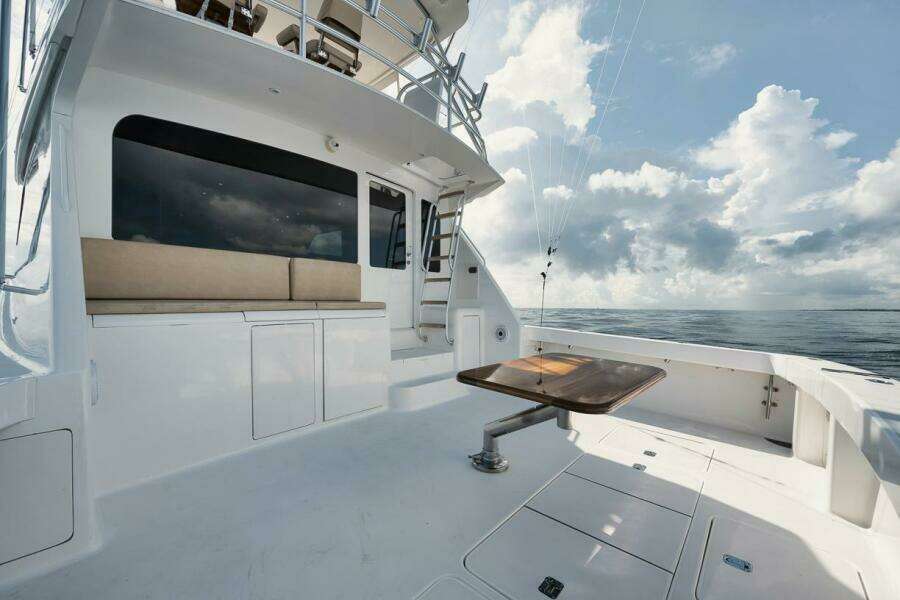 61 Viking The Good Life- Cockpit 61 Viking The Good Life- Cockpit