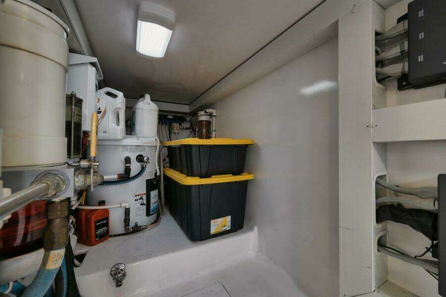 61 Viking The Good Life- Engine Room 61 Viking The Good Life- Engine Room