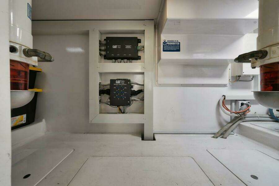 61 Viking The Good Life- Engine Room 61 Viking The Good Life- Engine Room