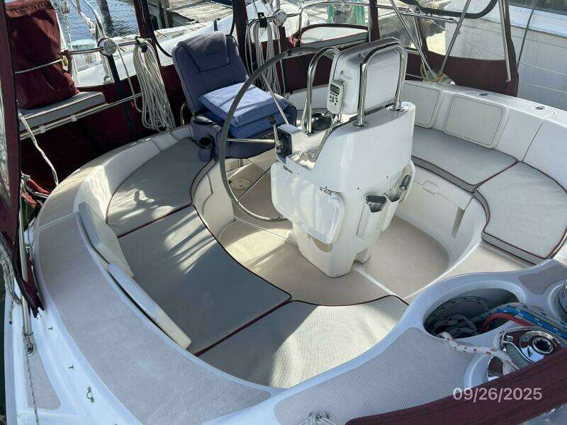 37' Hunter cockpit1
