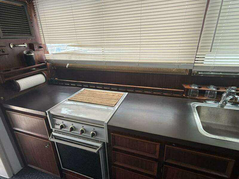 Chinese Cookie 37ft Hatteras Yacht For Sale