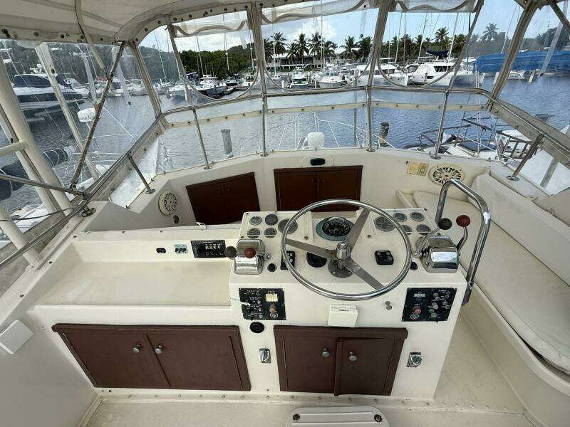 Chinese Cookie 37ft Hatteras Yacht For Sale