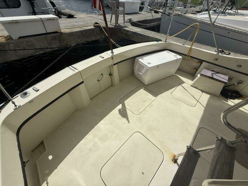 Chinese Cookie 37ft Hatteras Yacht For Sale