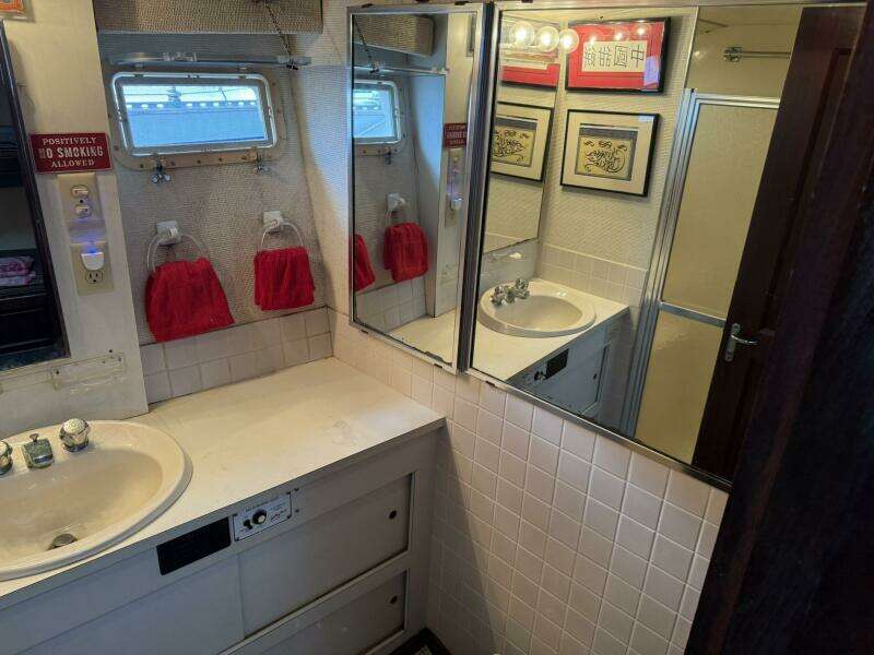 Chinese Cookie 37ft Hatteras Yacht For Sale