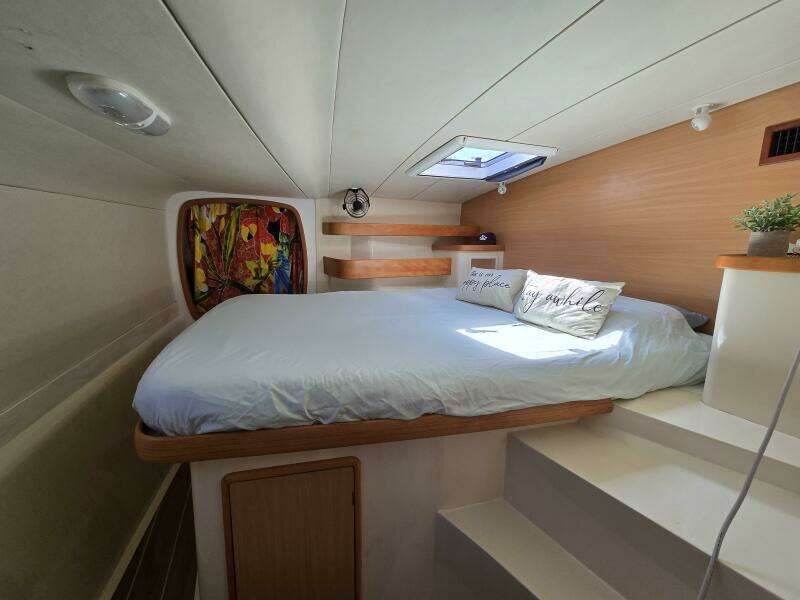 Spy Hop II 43ft Robertson  amp  Caine Yacht For Sale