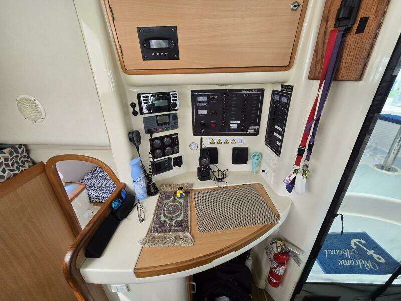 Spy Hop II 43ft Robertson  amp  Caine Yacht For Sale