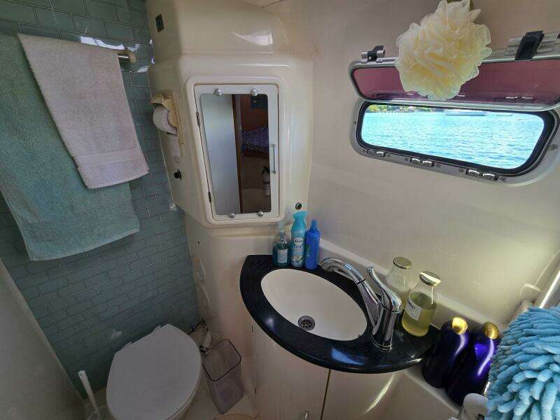 Spy Hop II 43ft Robertson  amp  Caine Yacht For Sale