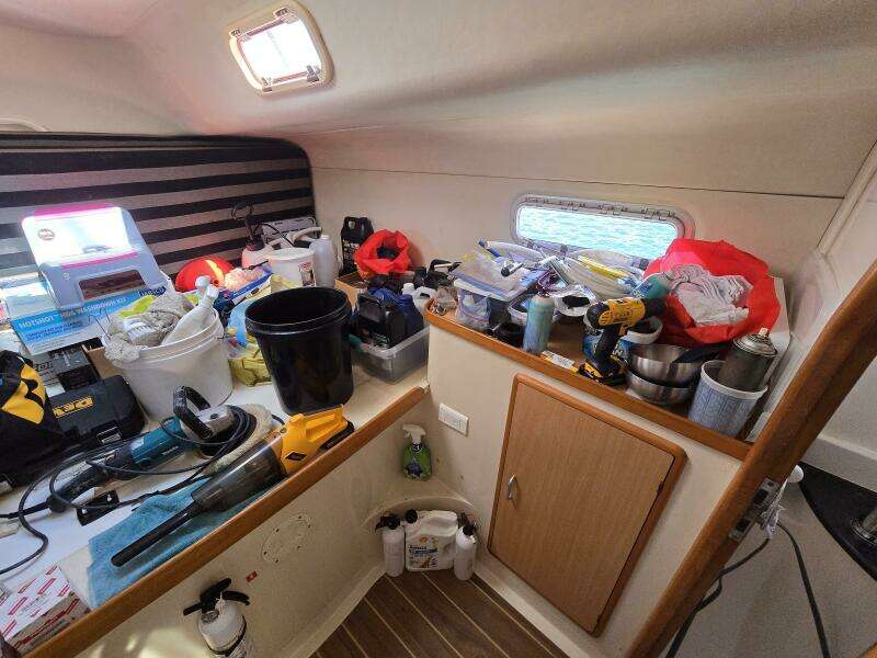 Spy Hop II 43ft Robertson  amp  Caine Yacht For Sale