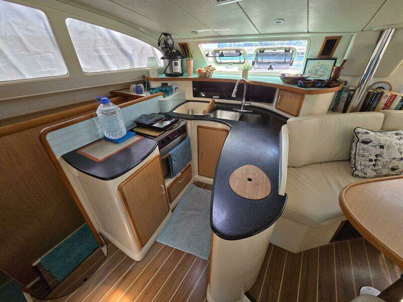 Spy Hop II 43ft Robertson  amp  Caine Yacht For Sale