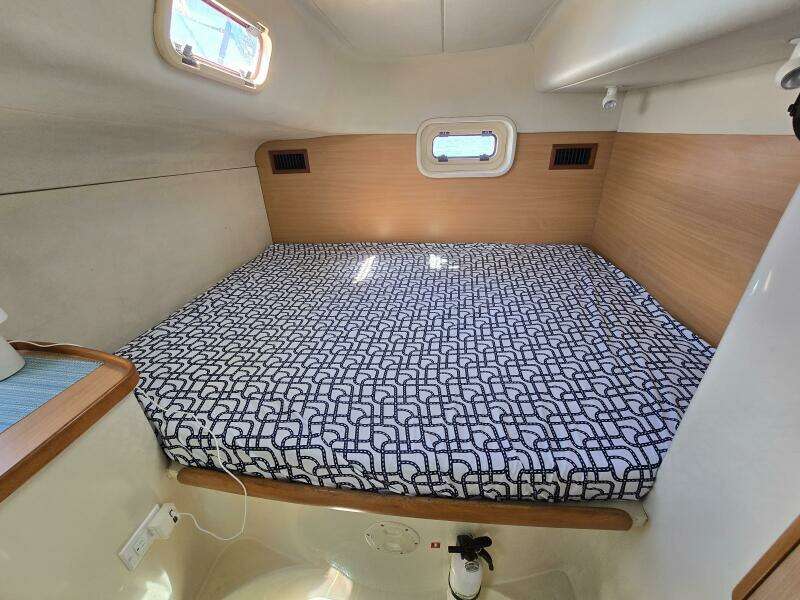 Spy Hop II 43ft Robertson  amp  Caine Yacht For Sale