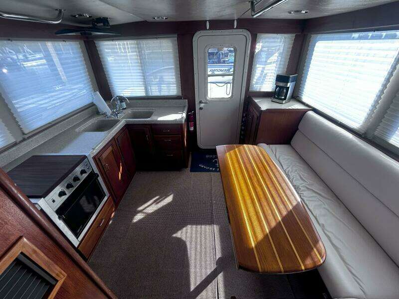 Windless 37ft American Tug Yacht For Sale