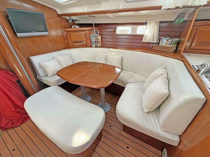 47ft Beneteau Yacht For Sale