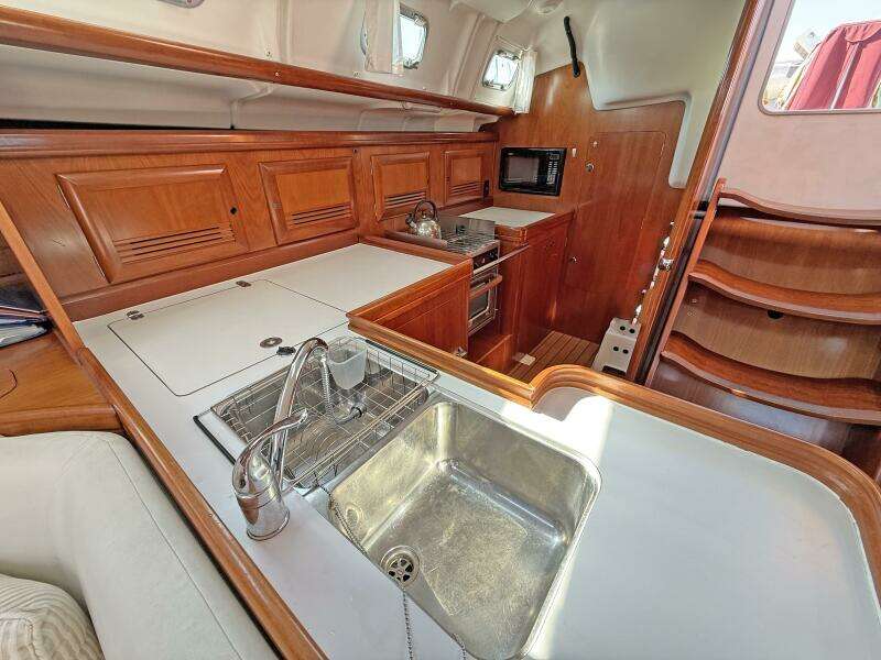 47ft Beneteau Yacht For Sale