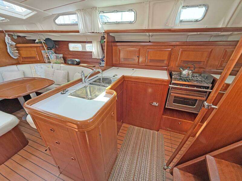 47ft Beneteau Yacht For Sale