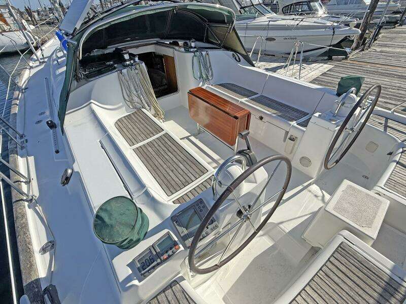 47ft Beneteau Yacht For Sale