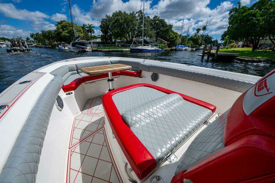 DARE TO DREAM S SIDECHICK 33ft Boston Whaler Yacht For Sale DARE TO DREAM S SIDECHICK 33ft Boston Whaler Yacht For Sale