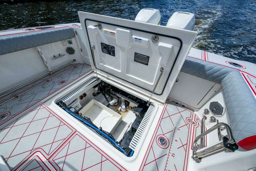 DARE TO DREAM S SIDECHICK 33ft Boston Whaler Yacht For Sale DARE TO DREAM S SIDECHICK 33ft Boston Whaler Yacht For Sale