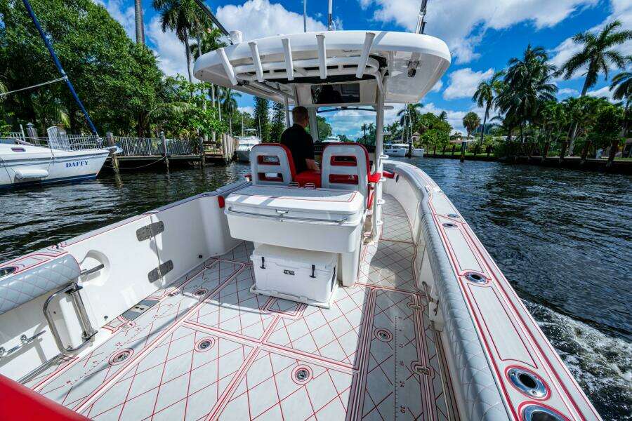 DARE TO DREAM S SIDECHICK 33ft Boston Whaler Yacht For Sale DARE TO DREAM S SIDECHICK 33ft Boston Whaler Yacht For Sale