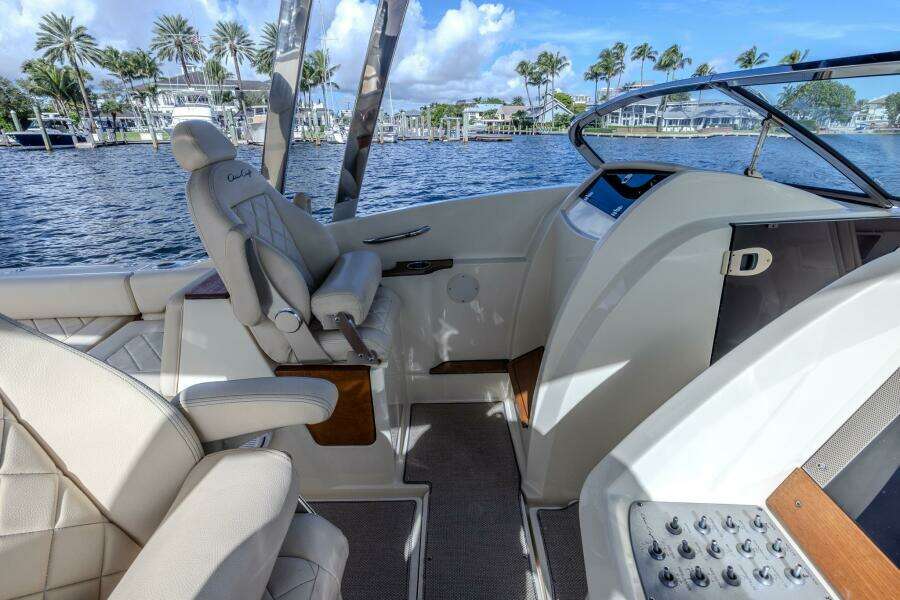 RITZ SEA 30ft Chris Craft Yacht For Sale