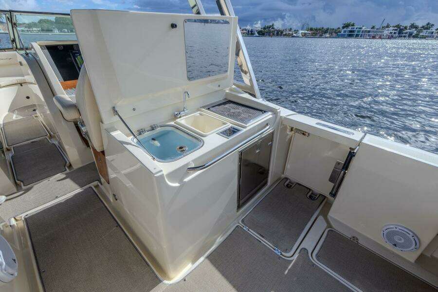 RITZ SEA 30ft Chris Craft Yacht For Sale