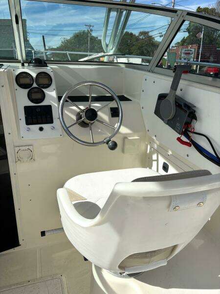 26ft Seaswirl Striper Yacht For Sale