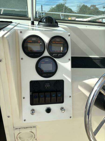 26ft Seaswirl Striper Yacht For Sale