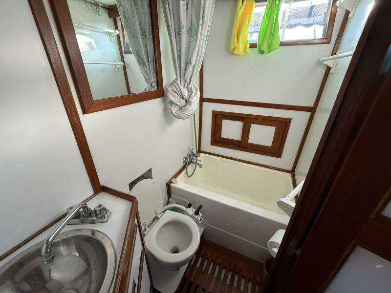 38ft Marine Trader Yacht For Sale
