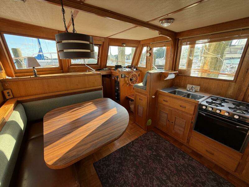 38ft Marine Trader Yacht For Sale