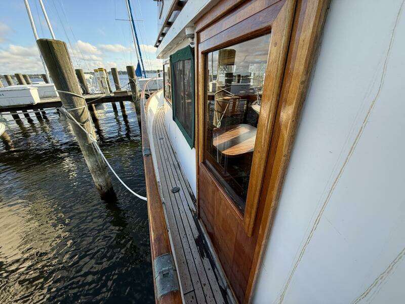 38ft Marine Trader Yacht For Sale