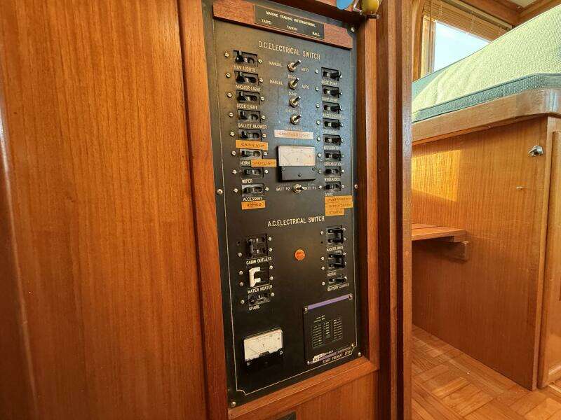 38ft Marine Trader Yacht For Sale