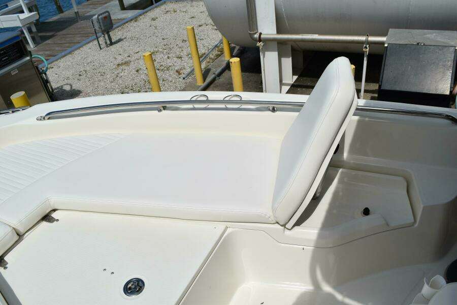 23ft Boston Whaler Yacht For Sale